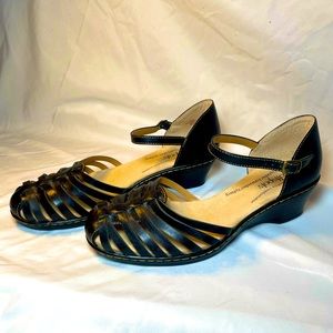 Brand new Softspot Tatianna black leather sandals, size 9.5